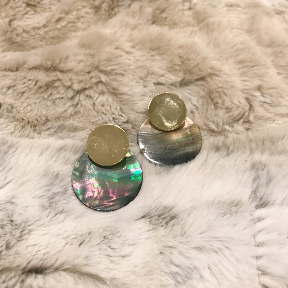 Gold round earrings!